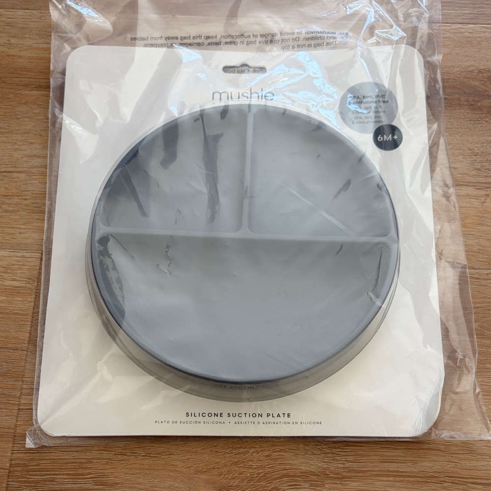 mushie Gray Silicone Suction Plate for Kids